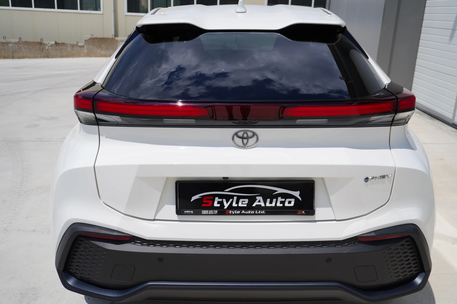 Toyota C-HR 2.0i Plug-in Hybrid 223KC, 20.000km!! КАТО НОВ!, снимка 4 - Автомобили и джипове - 55221092