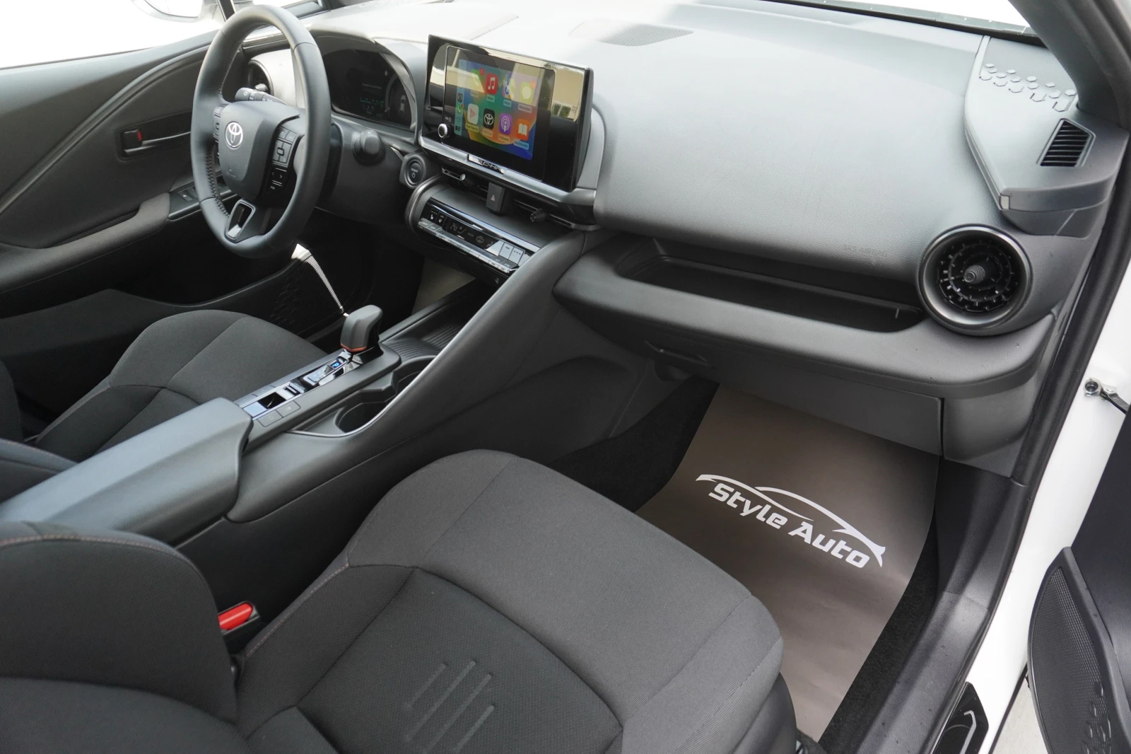 Toyota C-HR 2.0i Plug-in Hybrid 223KC, 20.000km!! КАТО НОВ!, снимка 12 - Автомобили и джипове - 55221092