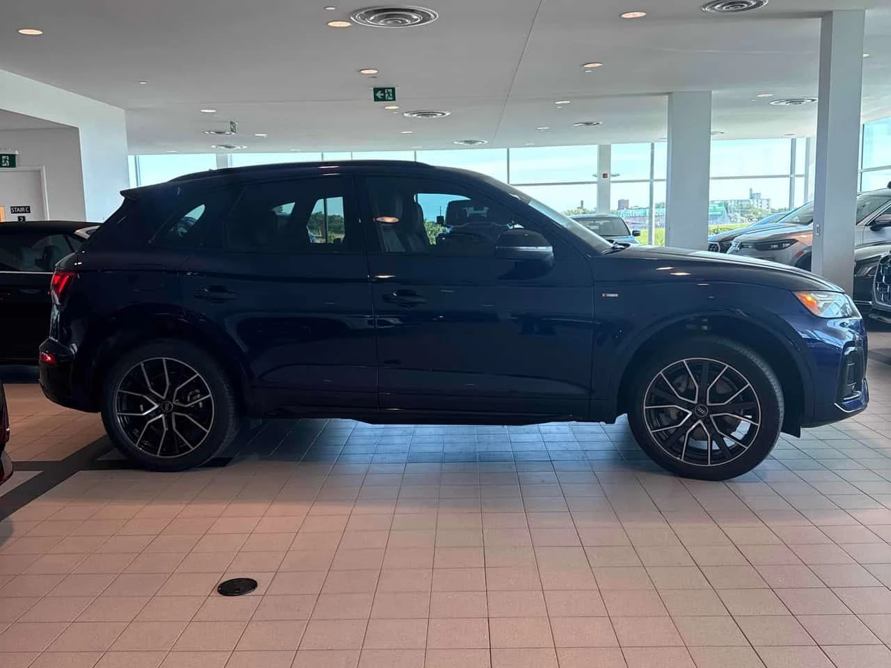 Audi Q5 * CARFAX * ДИСТРОНИК * ОБДУХВАНЕ * БЕЗ ЗАБЕЛЕЖКА *, снимка 3 - Автомобили и джипове - 55245396