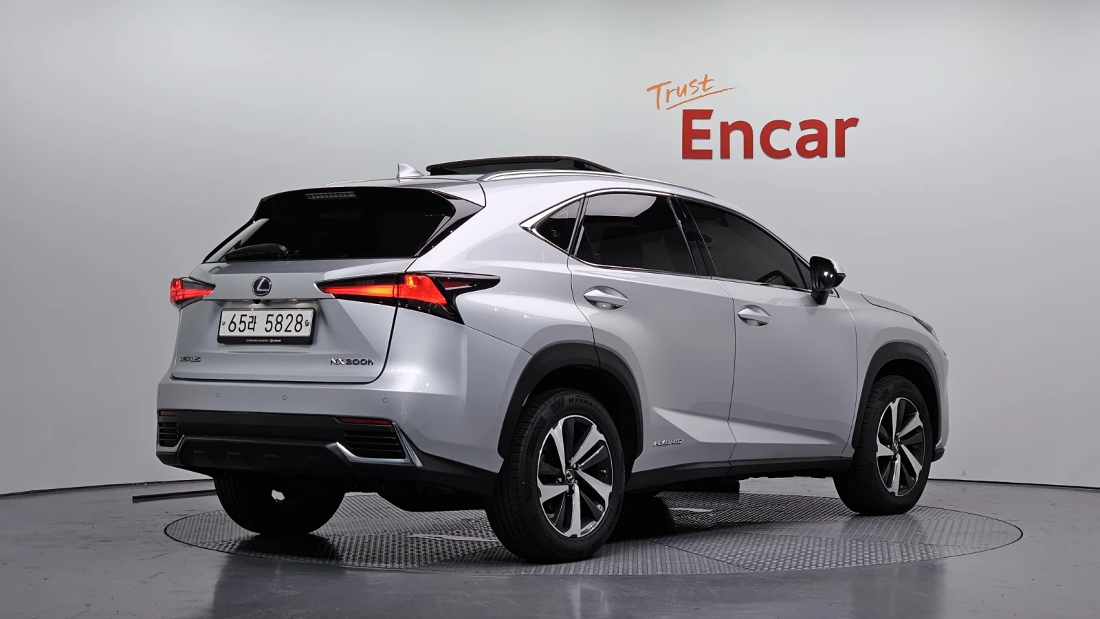 Lexus NX BLIND SPOT ПОДГРЕВ ВОЛАН КРАЙНА ЦЕНА* encareu.com, снимка 2 - Автомобили и джипове - 55367144