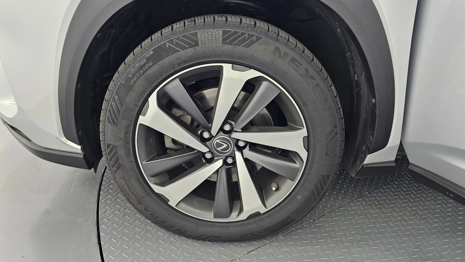 Lexus NX BLIND SPOT ПОДГРЕВ ВОЛАН КРАЙНА ЦЕНА* encareu.com, снимка 5 - Автомобили и джипове - 55367144