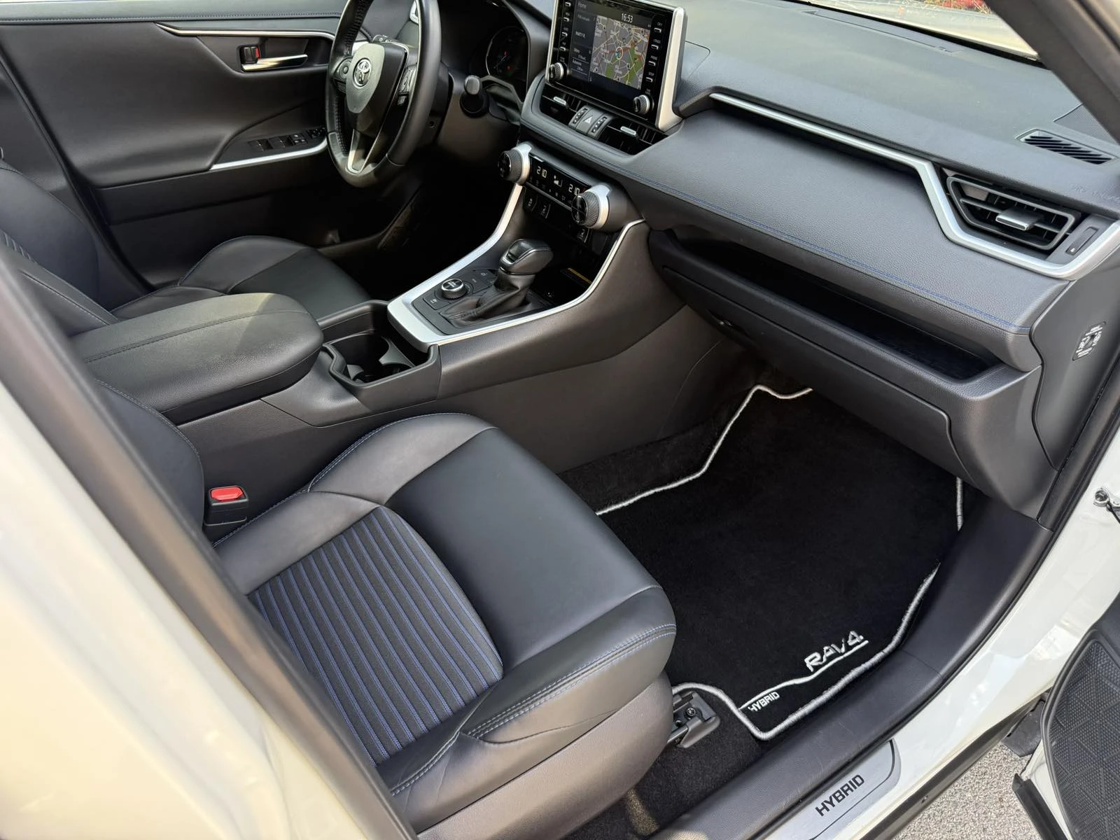 Toyota Rav4 Hybrid AWD Luxury , снимка 12 - Автомобили и джипове - 55625532