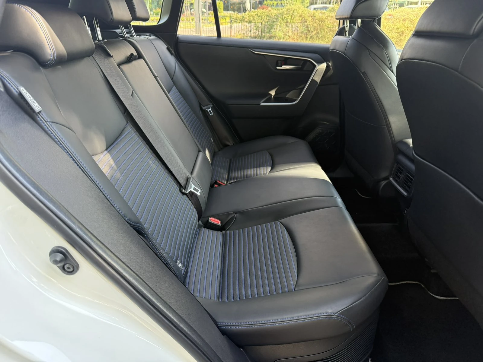 Toyota Rav4 Hybrid AWD Luxury , снимка 15 - Автомобили и джипове - 55625532