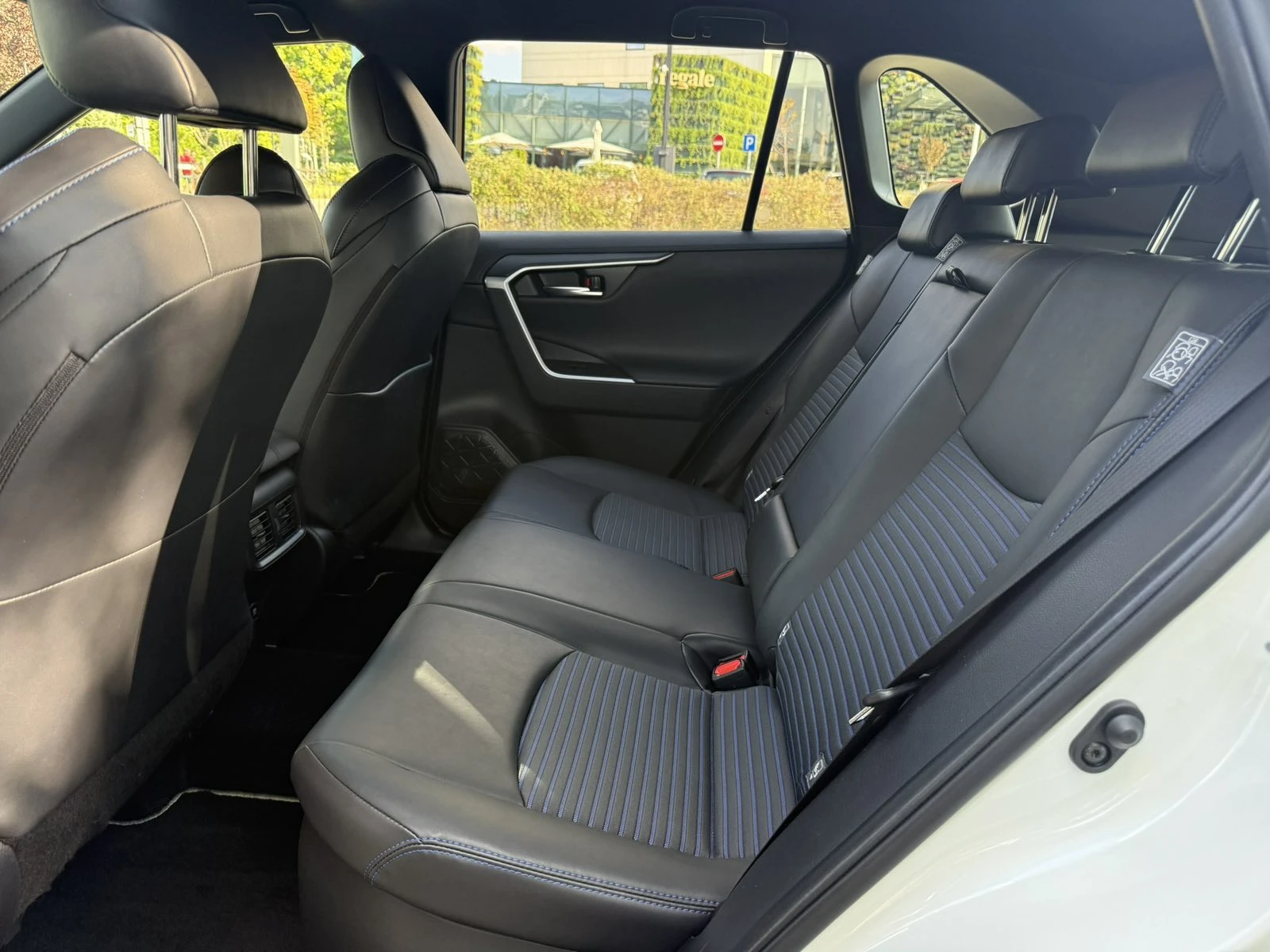 Toyota Rav4 Hybrid AWD Luxury , снимка 16 - Автомобили и джипове - 55625532