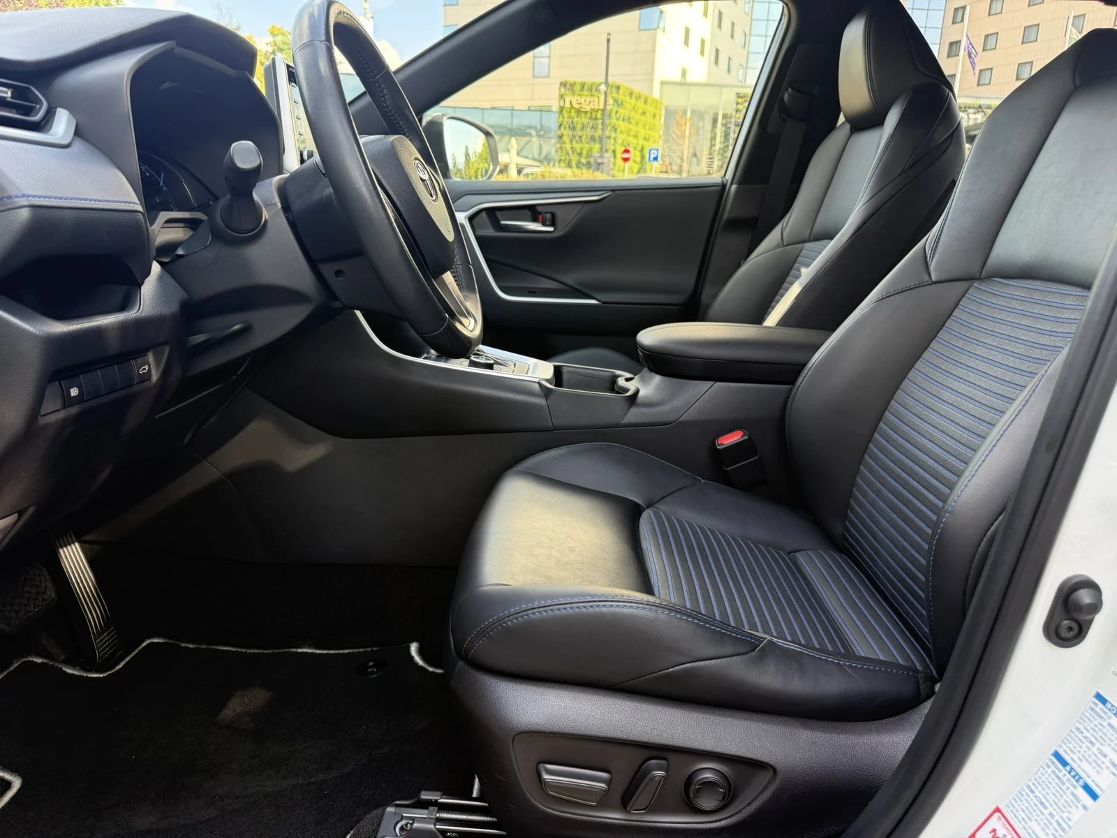 Toyota Rav4 Hybrid AWD Luxury , снимка 13 - Автомобили и джипове - 55625532