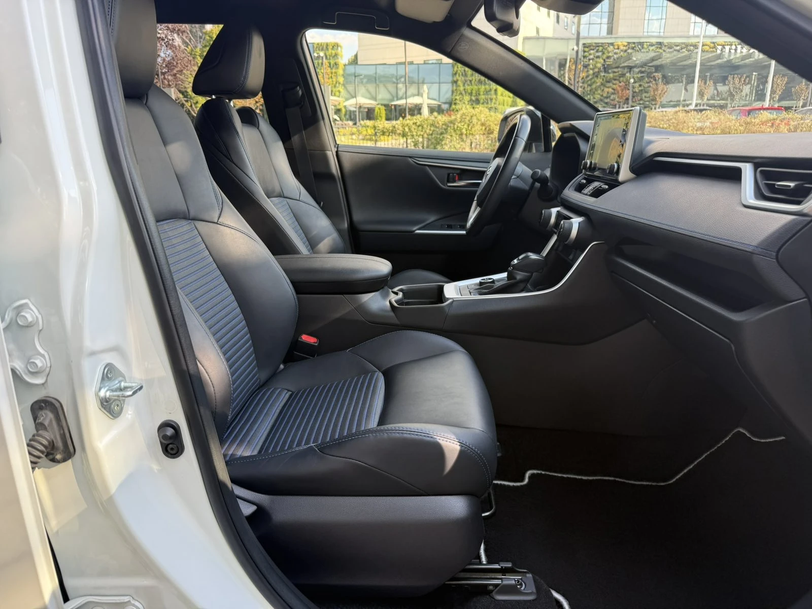Toyota Rav4 Hybrid AWD Luxury , снимка 10 - Автомобили и джипове - 55625532
