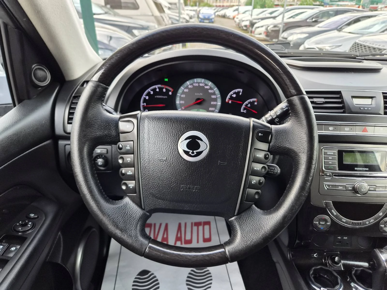 SsangYong Rexton 2.0D-AUTOMATIC-7 МЕСТА, снимка 9 - Автомобили и джипове - 55837754