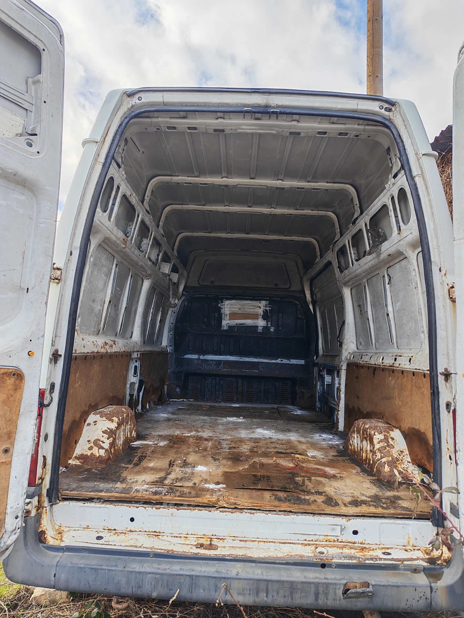 Ford Transit FT350 - изображение 4