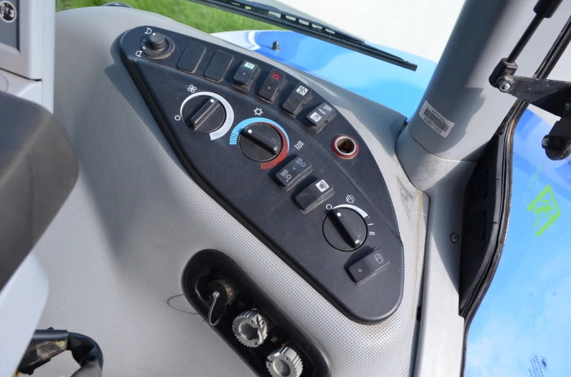 Трактор CASE IH  T8.435 Autocommand , снимка 12 - Селскостопанска техника - 52018445