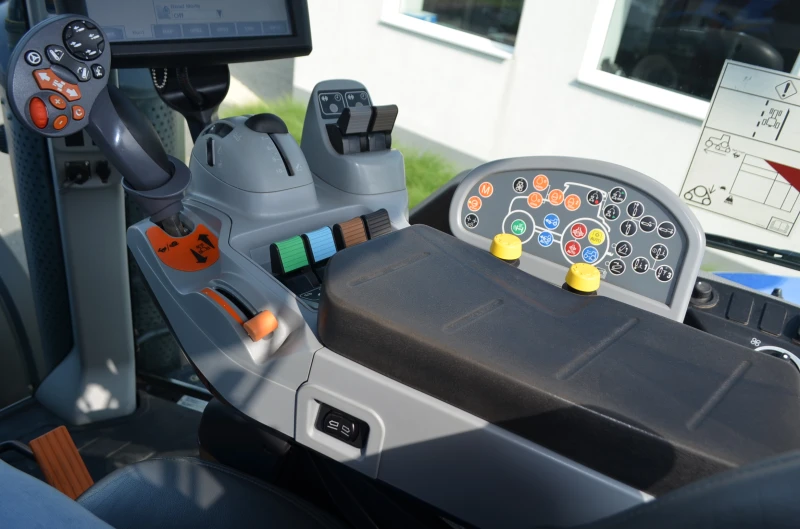 Трактор CASE IH  T8.435 Autocommand , снимка 10 - Селскостопанска техника - 52018445