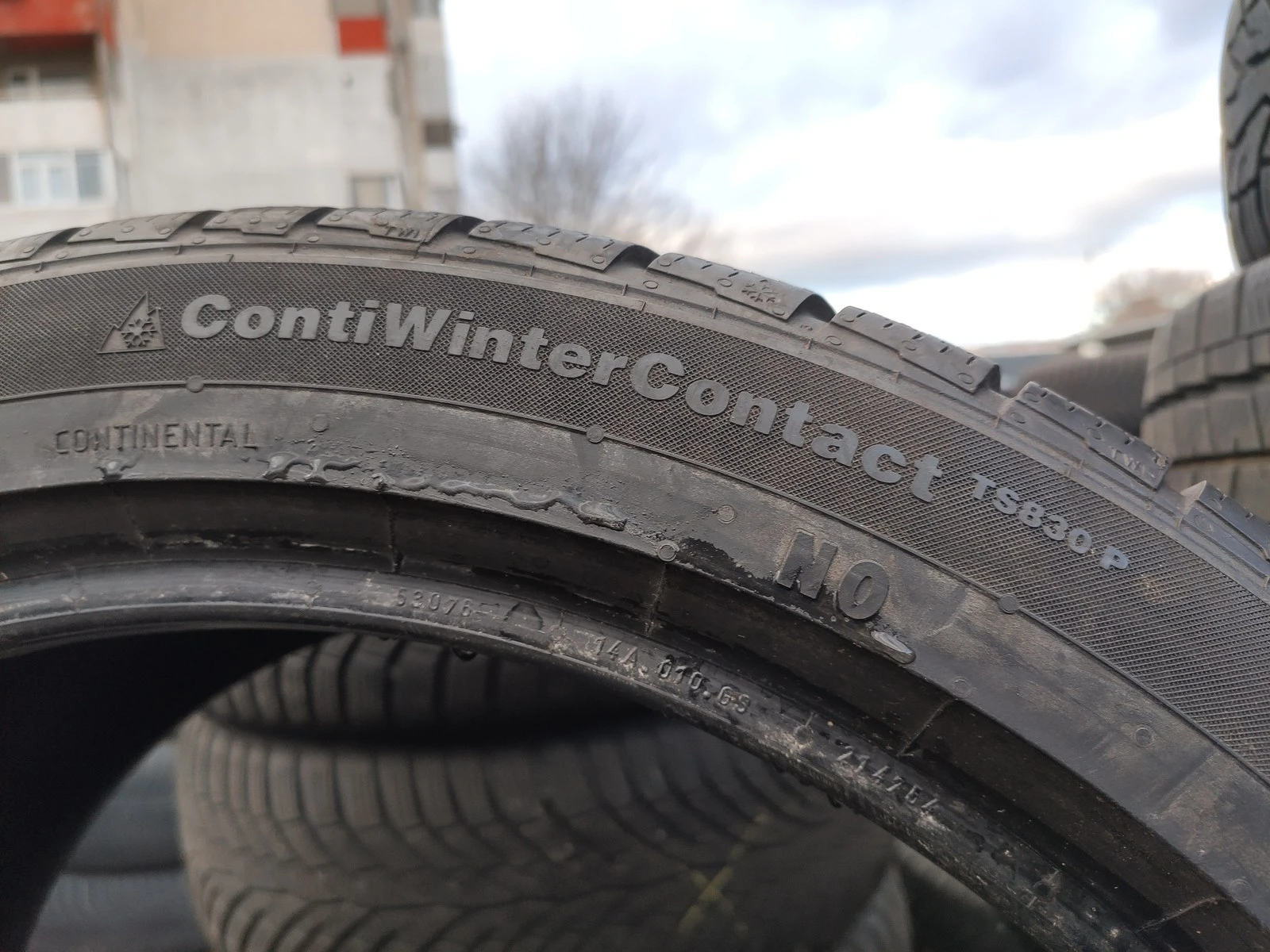 Гуми Зимни 295/35R19, снимка 5 - Гуми и джанти - 56664379