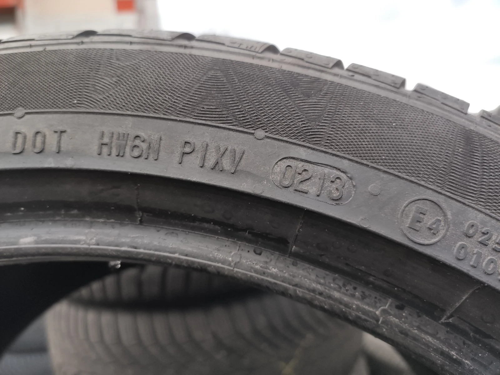 Гуми Зимни 295/35R19, снимка 6 - Гуми и джанти - 56664379
