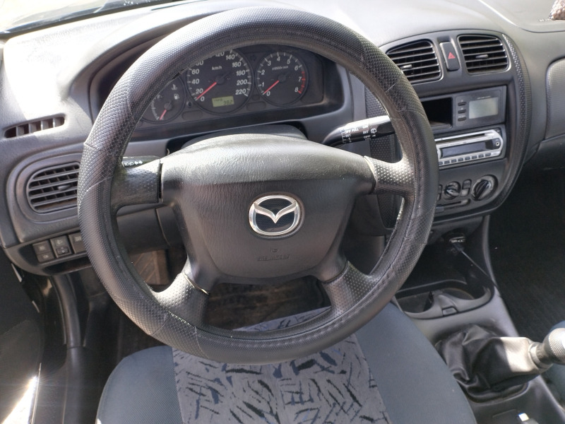 Mazda 323, снимка 8 - Автомобили и джипове - 45429280