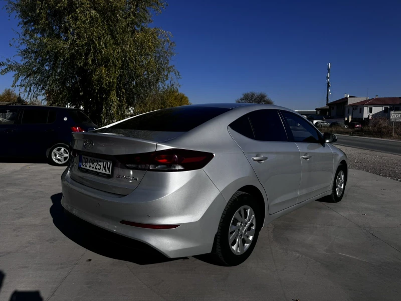 Hyundai Elantra 1.6 CRDi, снимка 6 - Автомобили и джипове - 47877840