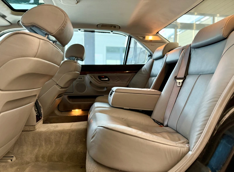 BMW 740 Long* Подгрев* Щори* Лизинг* V8, снимка 15 - Автомобили и джипове - 51486206
