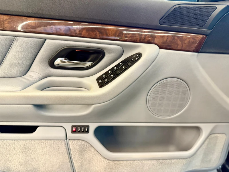 BMW 740 Long* Подгрев* Щори* Лизинг* V8, снимка 7 - Автомобили и джипове - 51486206