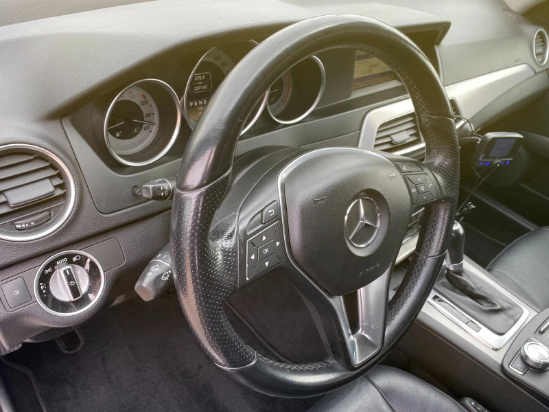 Mercedes-Benz C 250 4 matic FACE Топ състояние Като нова, снимка 12 - Автомобили и джипове - 51781625