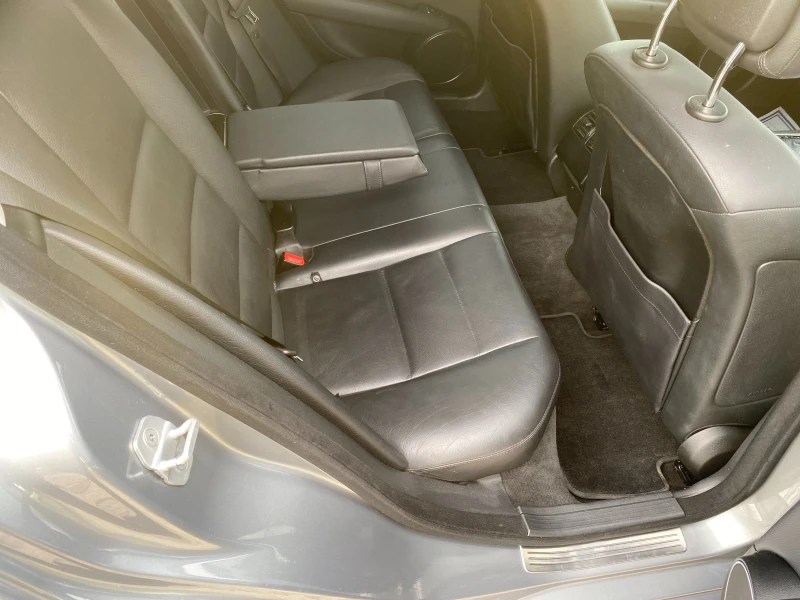 Mercedes-Benz C 250 4 matic FACE Топ състояние Като нова, снимка 9 - Автомобили и джипове - 51781625