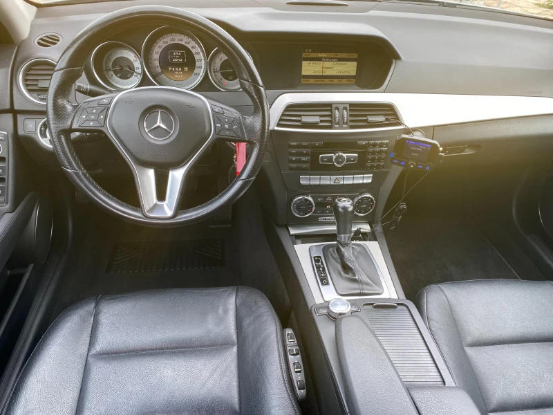 Mercedes-Benz C 250 4 matic FACE Топ състояние Като нова, снимка 11 - Автомобили и джипове - 51781625