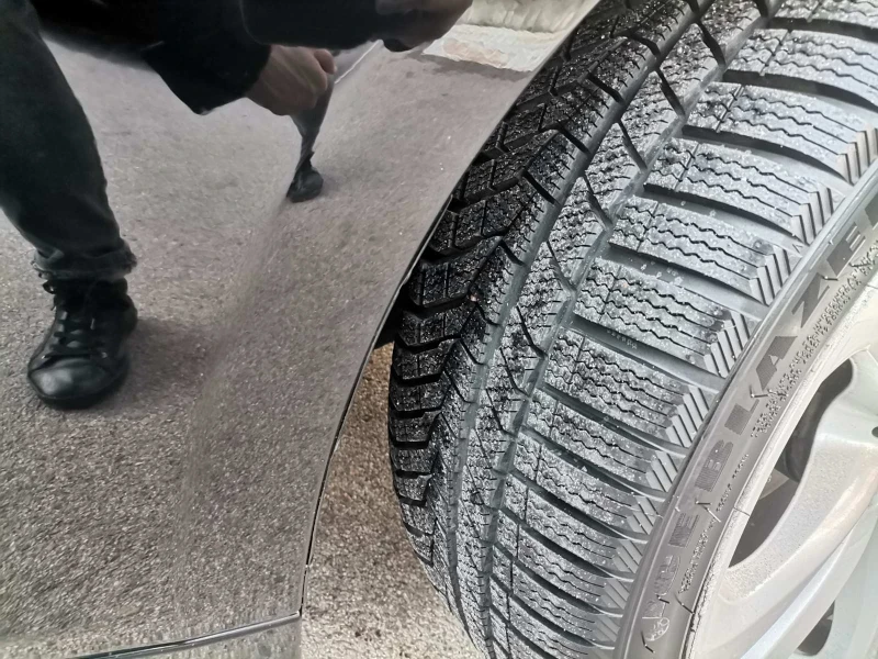 BMW 318 Сменени вериги ; чисто нови зимни гуми, снимка 10 - Автомобили и джипове - 52675381