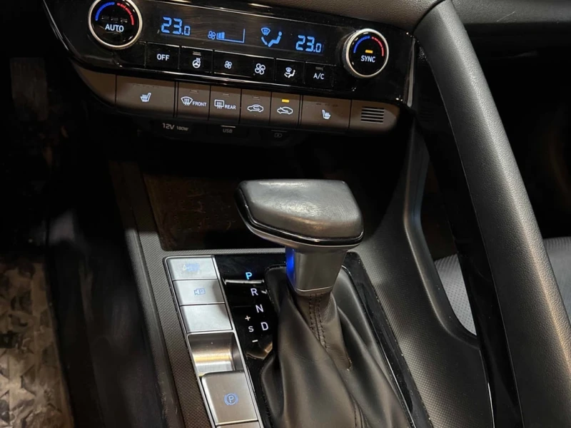 Hyundai Elantra 2021 Ultimate * CARFAX * БЕЗ ПЪРВОНАЧАЛНА ВНОСКА, снимка 12 - Автомобили и джипове - 52878882