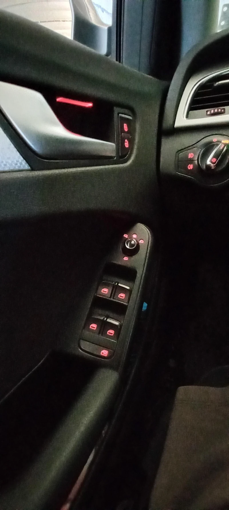 Audi A4 3.0 TDI DISTRONIK, снимка 15 - Автомобили и джипове - 53042312