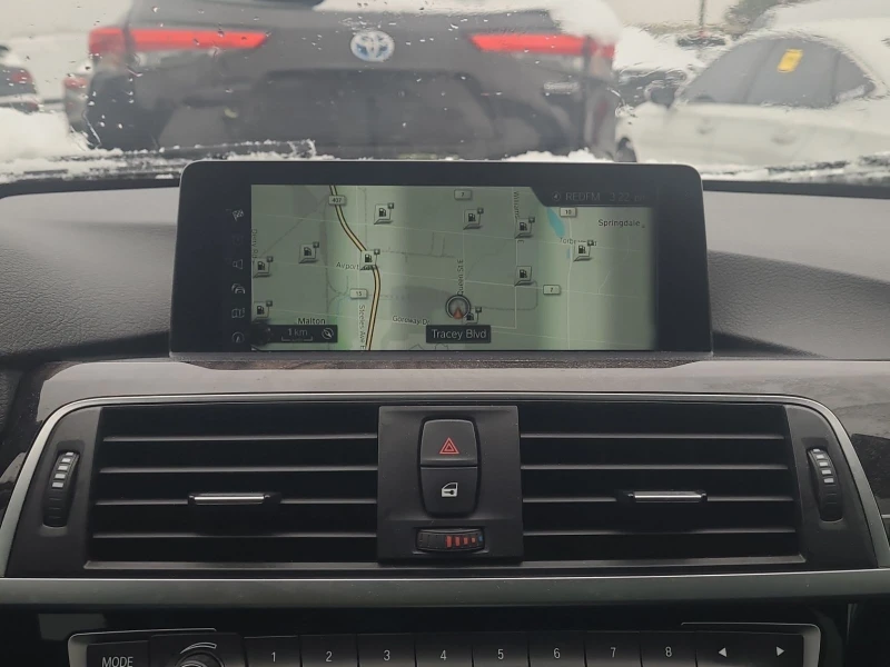 BMW 330 XDRIVE С РЕГИСТРАЦИЯ & АВТО КРЕДИТ, снимка 11 - Автомобили и джипове - 53263568