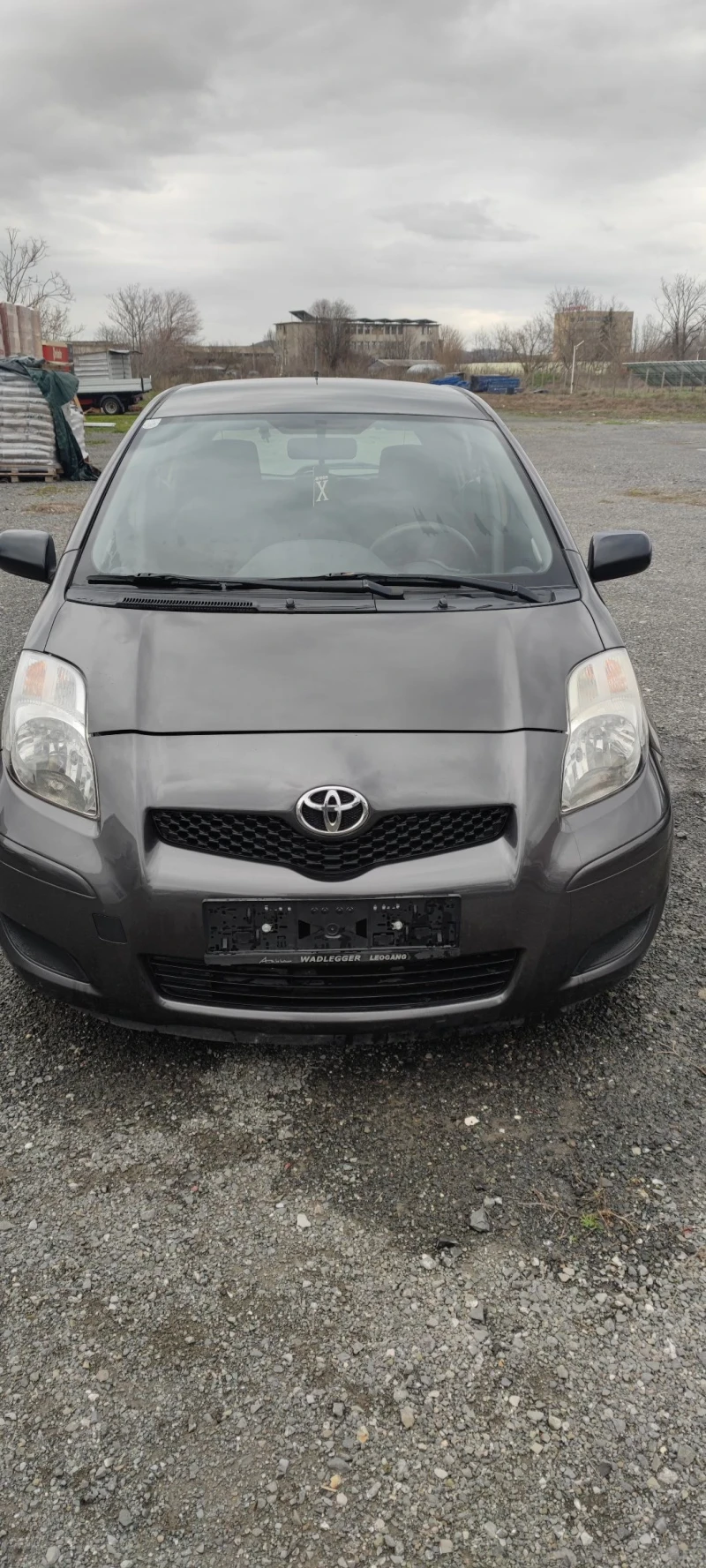 Toyota Yaris Evo 1.0, снимка 2 - Автомобили и джипове - 53565685