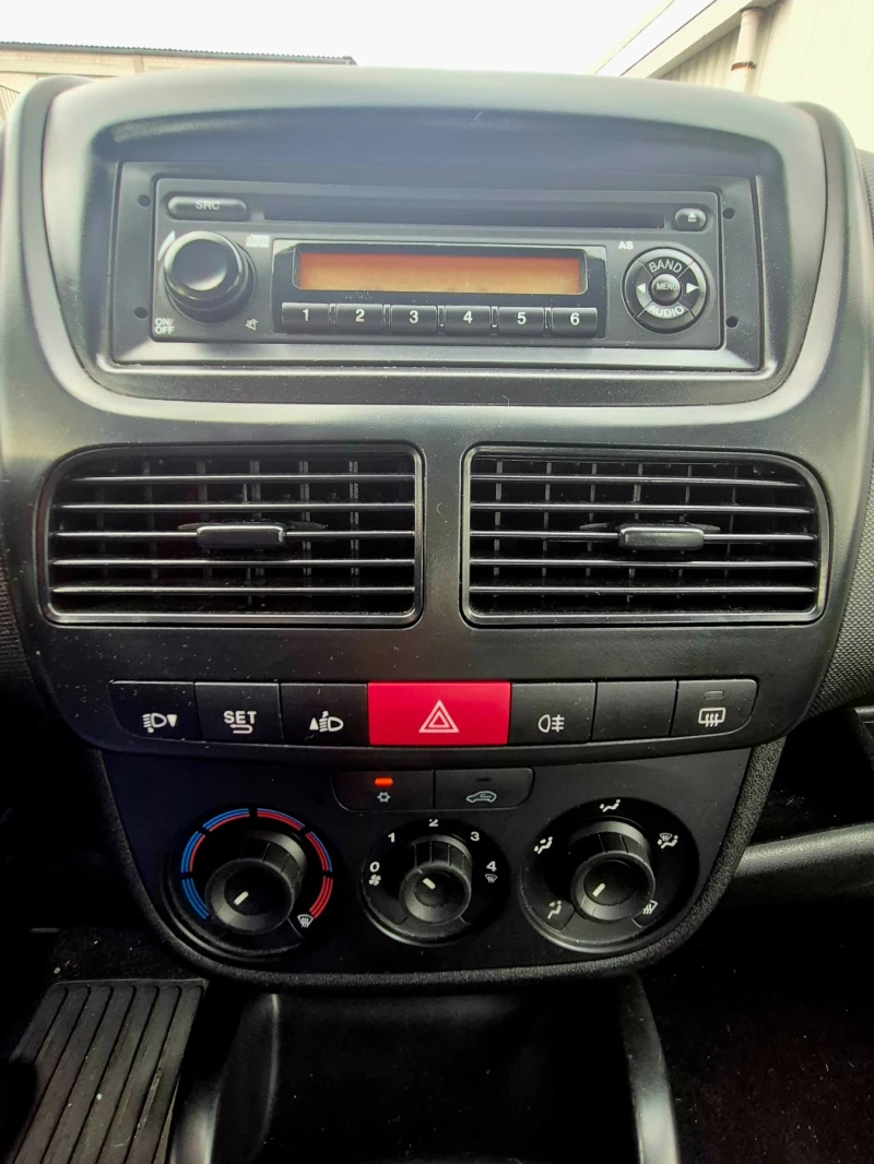 Opel Combo 1.3 CDTI 90kc, снимка 7 - Автомобили и джипове - 53598850