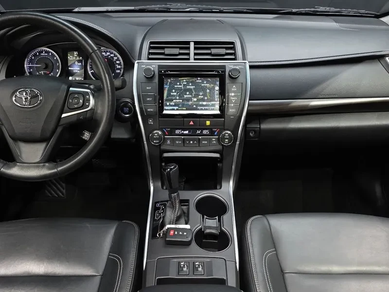 Toyota Camry 2.5XLE, снимка 7 - Автомобили и джипове - 56356606