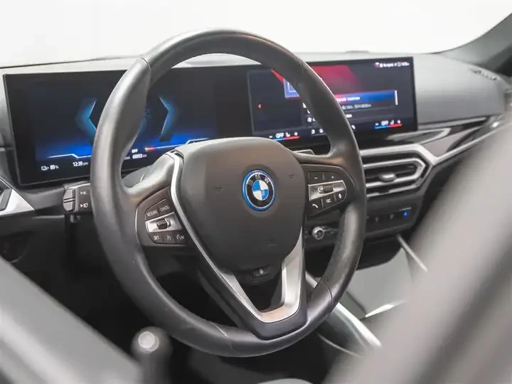 BMW i4 eDrive35* Premium* Камера* Подгрев, снимка 13 - Автомобили и джипове - 56707520