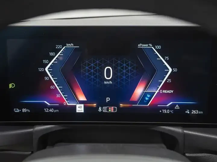 BMW i4 eDrive35* Premium* Камера* Подгрев, снимка 17 - Автомобили и джипове - 56707520