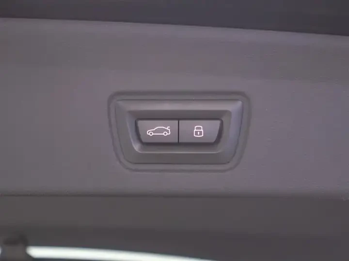 BMW i4 eDrive35* Premium* Камера* Подгрев, снимка 8 - Автомобили и джипове - 56707520