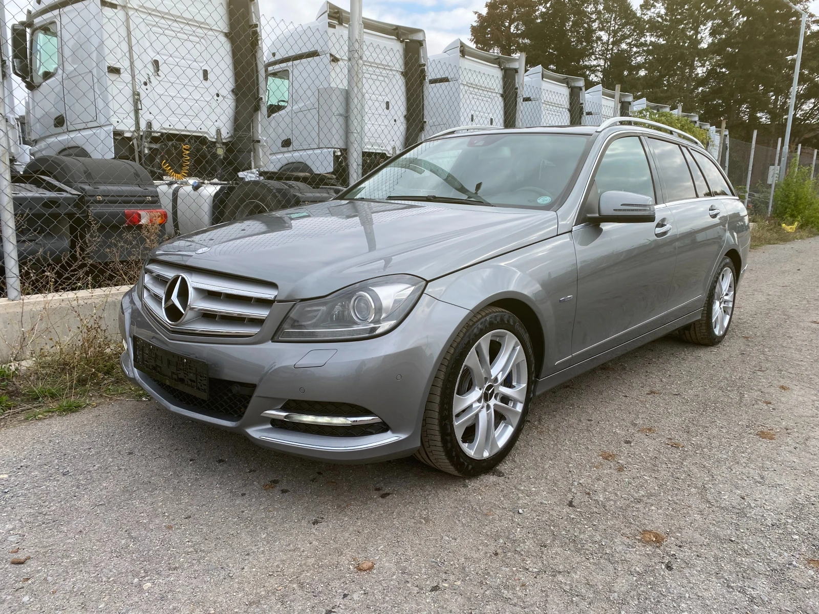 Mercedes-Benz C 250 4 matic FACE Топ състояние Като нова, снимка 1