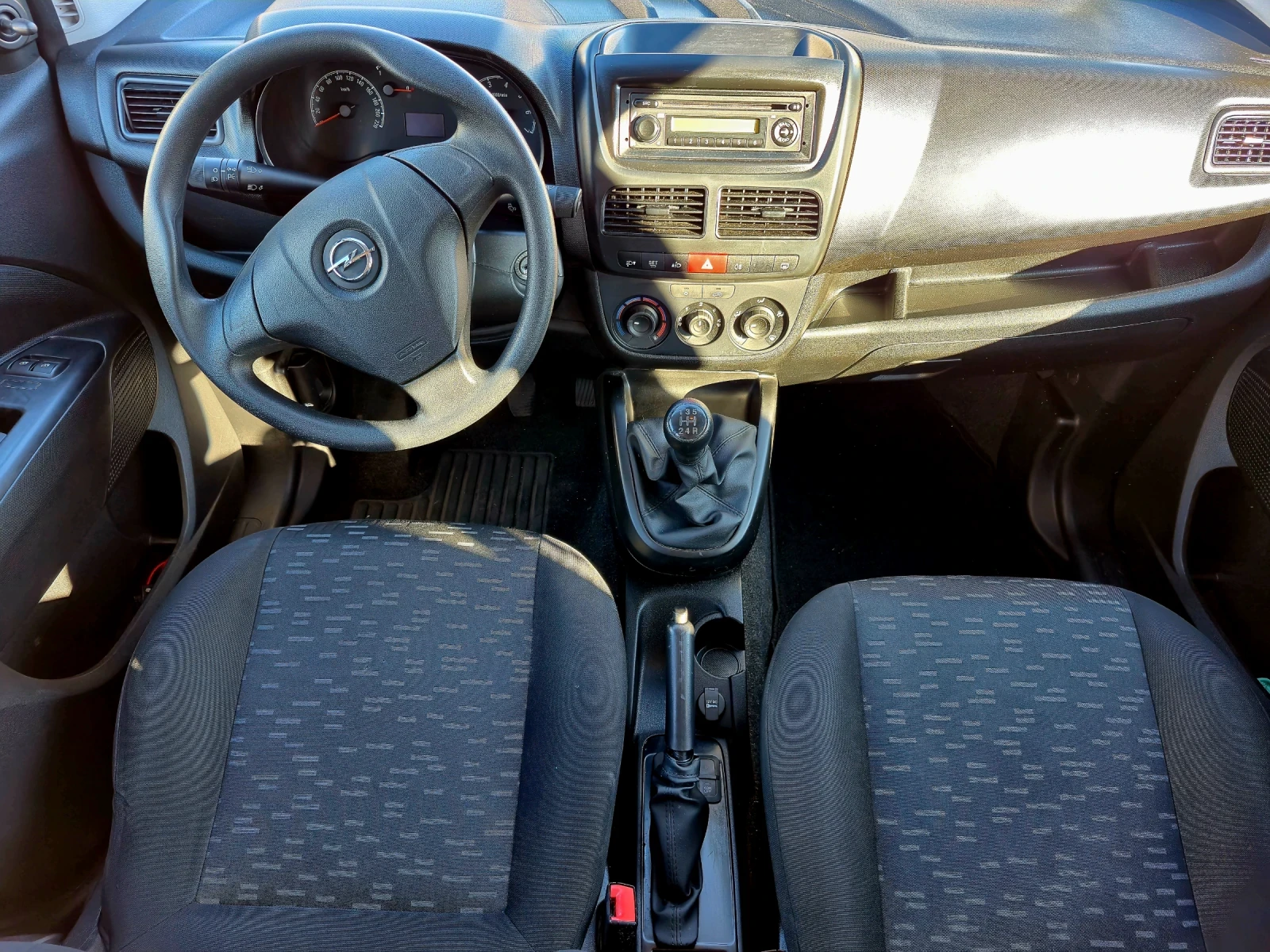 Opel Combo 1.3 CDTI 90kc, снимка 6 - Автомобили и джипове - 54209667