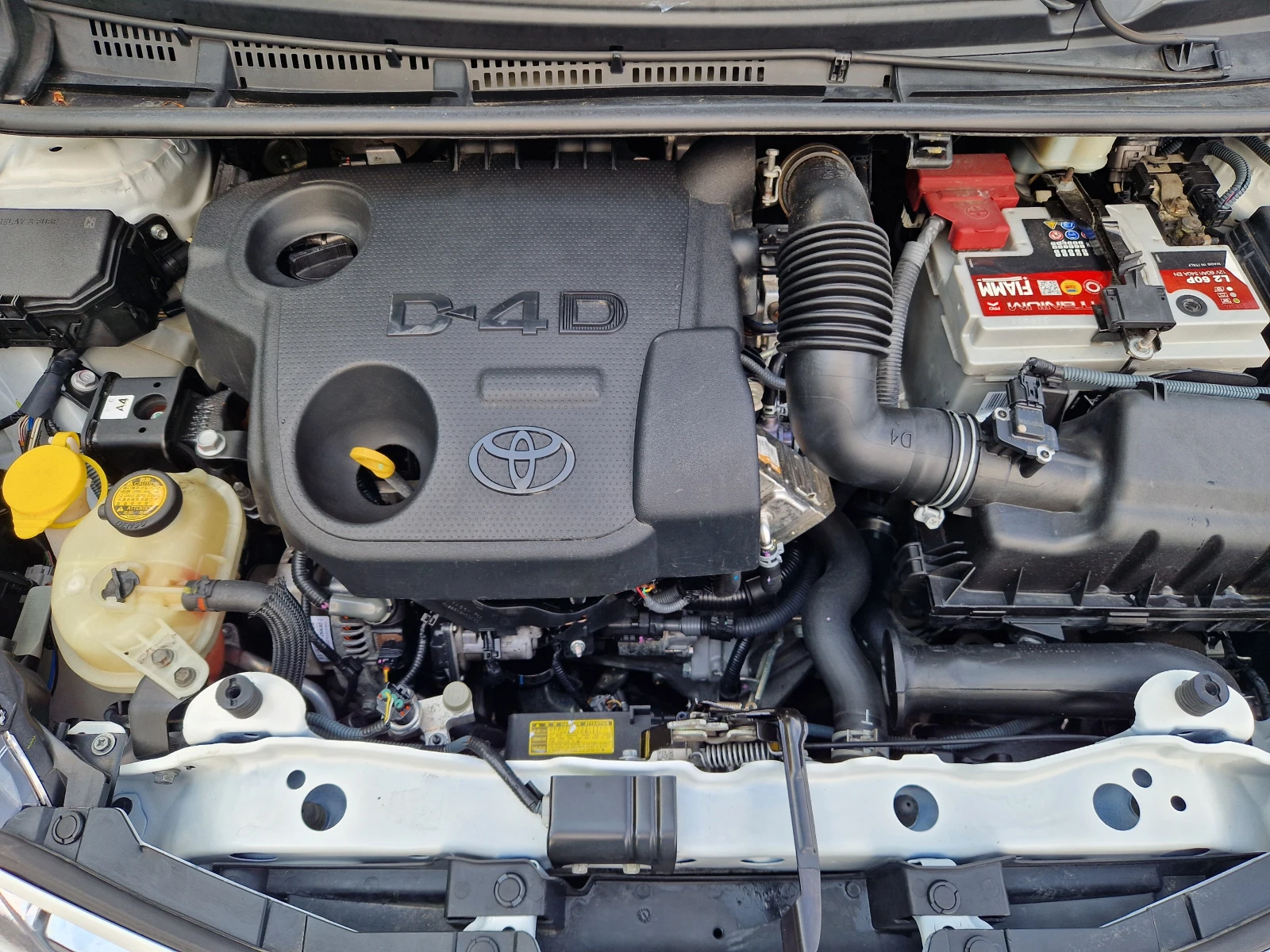 Toyota Yaris 1.4D4d/NAVI/6ск., снимка 15 - Автомобили и джипове - 54788835