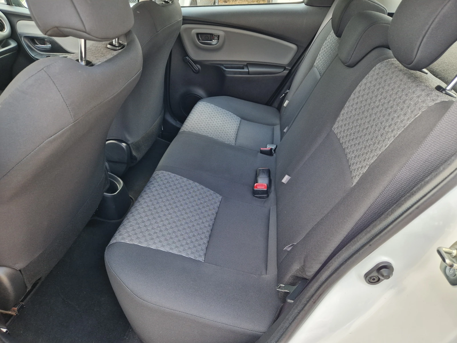 Toyota Yaris 1.4D4d/NAVI/6ск., снимка 14 - Автомобили и джипове - 54788835