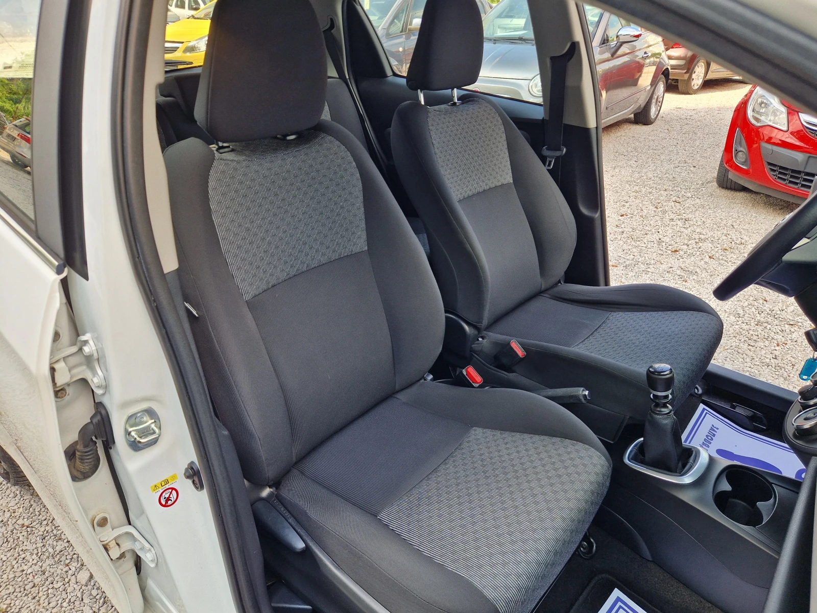 Toyota Yaris 1.4D4d/NAVI/6ск., снимка 13 - Автомобили и джипове - 54788835