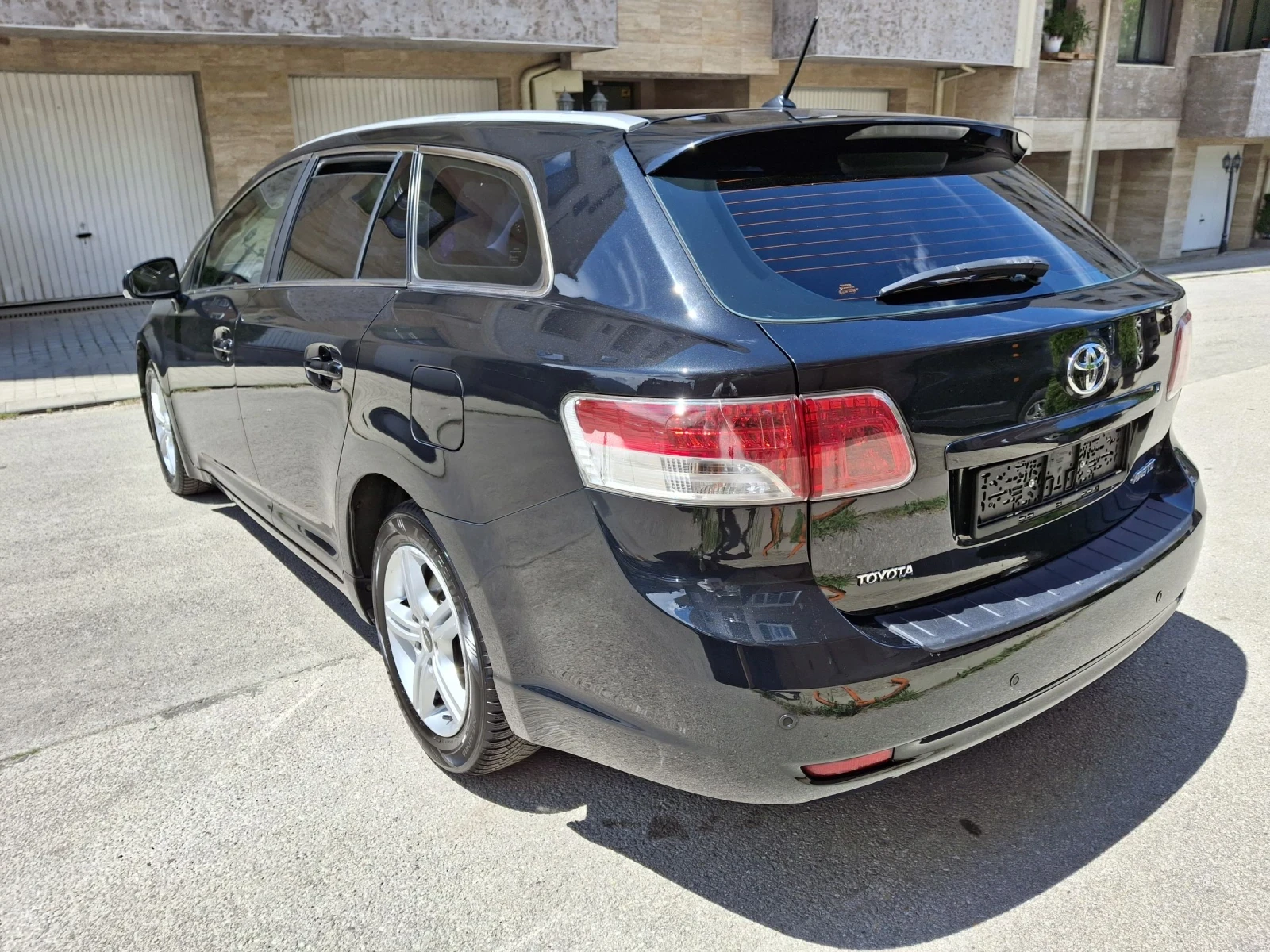 Toyota Avensis 2.0 Swiss Top, снимка 5 - Автомобили и джипове - 54945081
