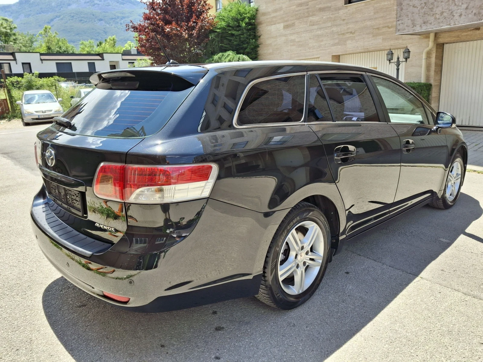 Toyota Avensis 2.0 Swiss Top, снимка 7 - Автомобили и джипове - 54945081