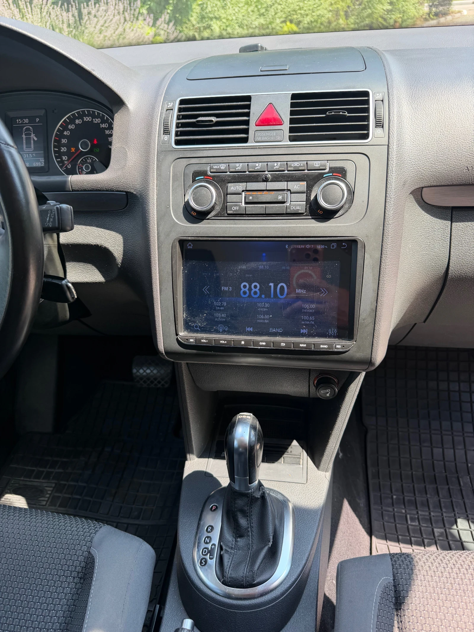 VW Touran * 7 Места* АВТОМАТ* , снимка 13 - Автомобили и джипове - 55176951