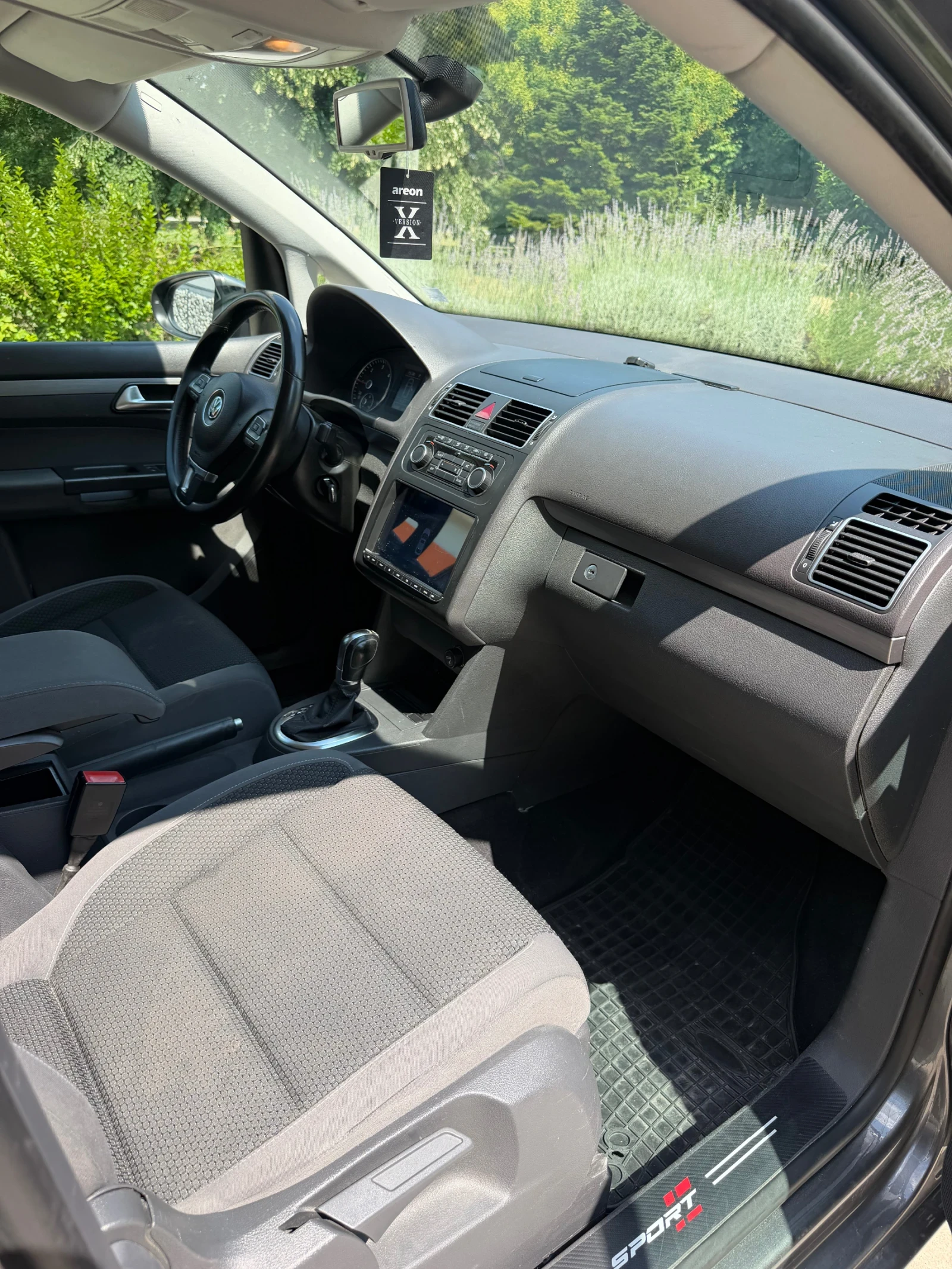 VW Touran * 7 Места* АВТОМАТ* , снимка 12 - Автомобили и джипове - 55176951