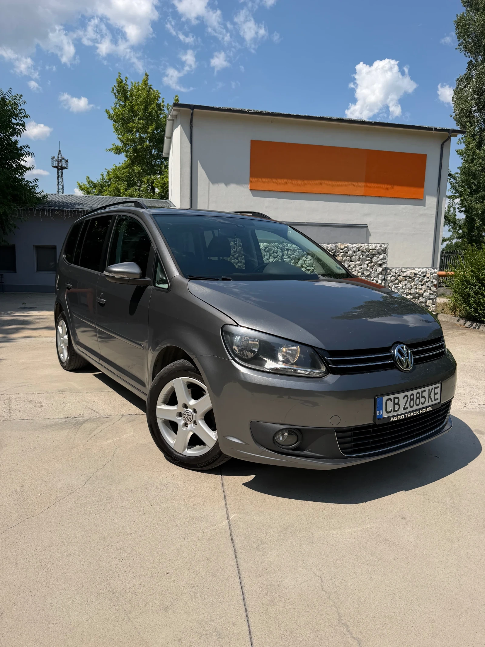VW Touran * 7 Места* АВТОМАТ* , снимка 2 - Автомобили и джипове - 55176951