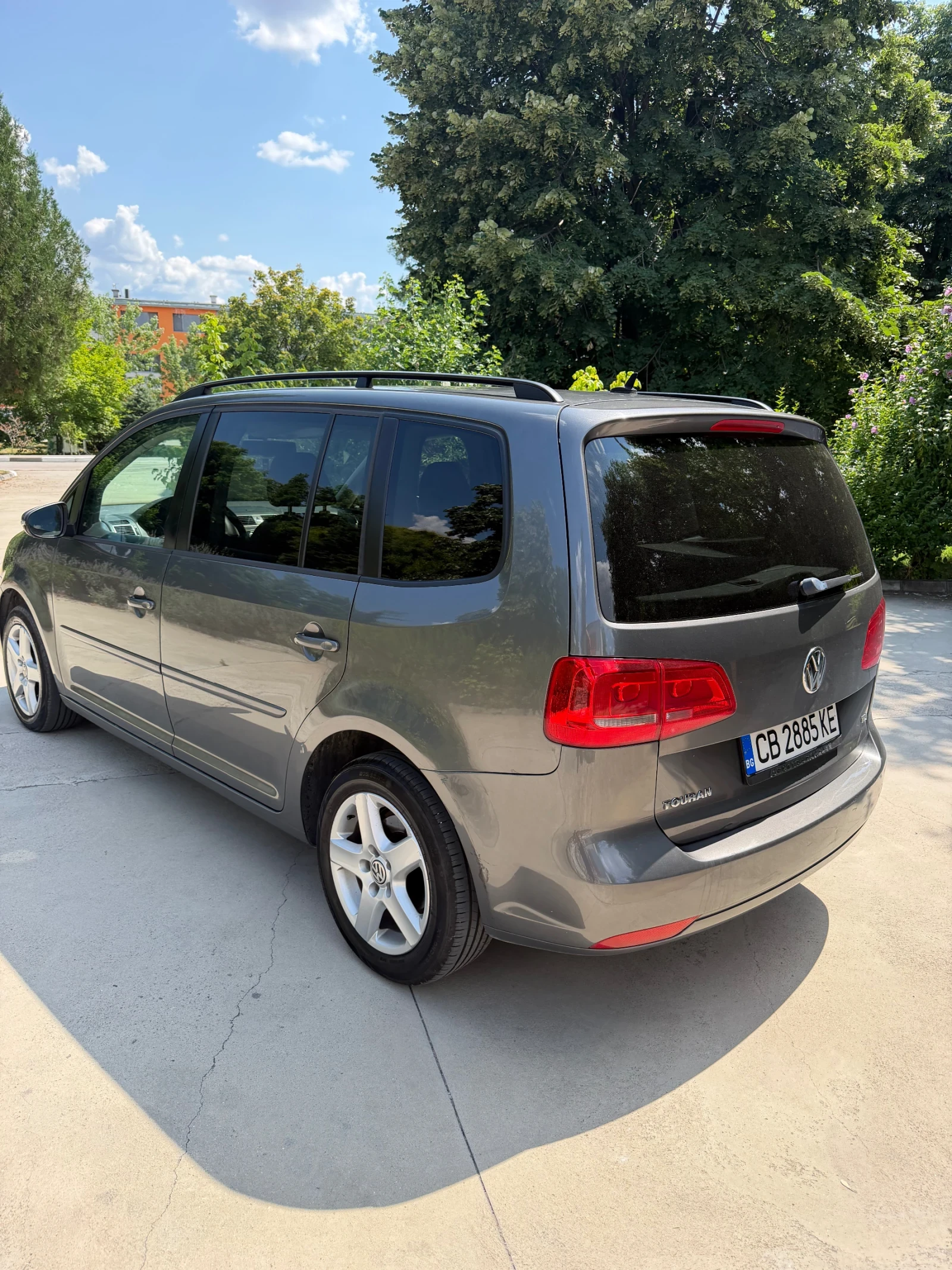 VW Touran * 7 Места* АВТОМАТ* , снимка 5 - Автомобили и джипове - 55176951