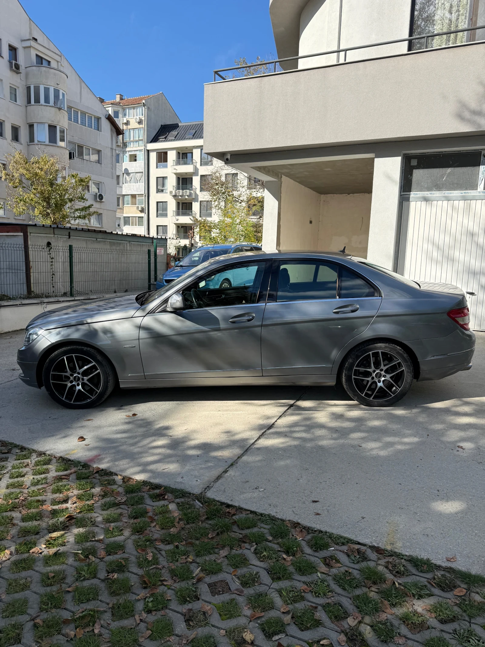 Mercedes-Benz C 220, снимка 2 - Автомобили и джипове - 55313369