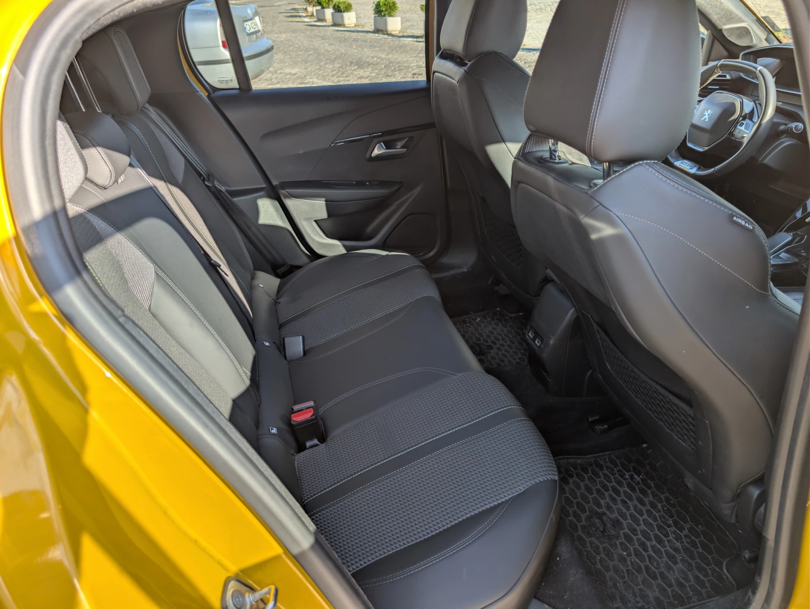 Peugeot 208 GT, снимка 8 - Автомобили и джипове - 55616383