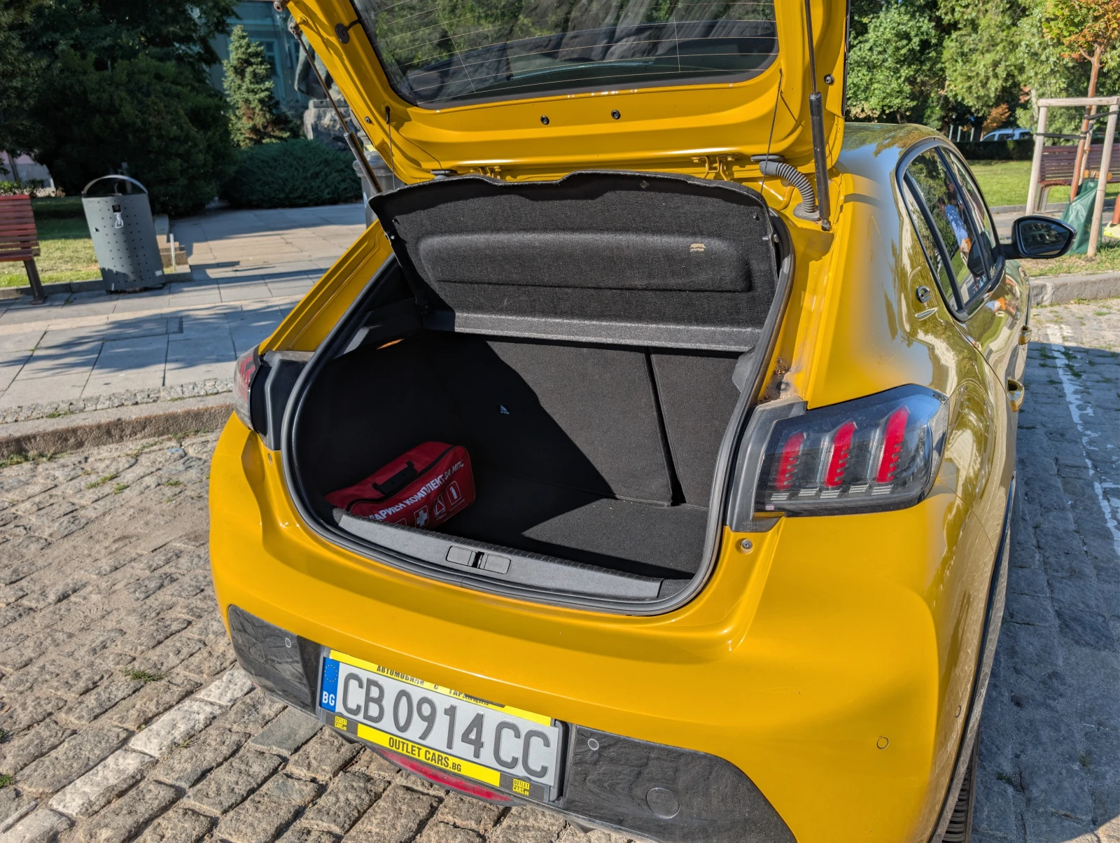 Peugeot 208 GT, снимка 7 - Автомобили и джипове - 55616383