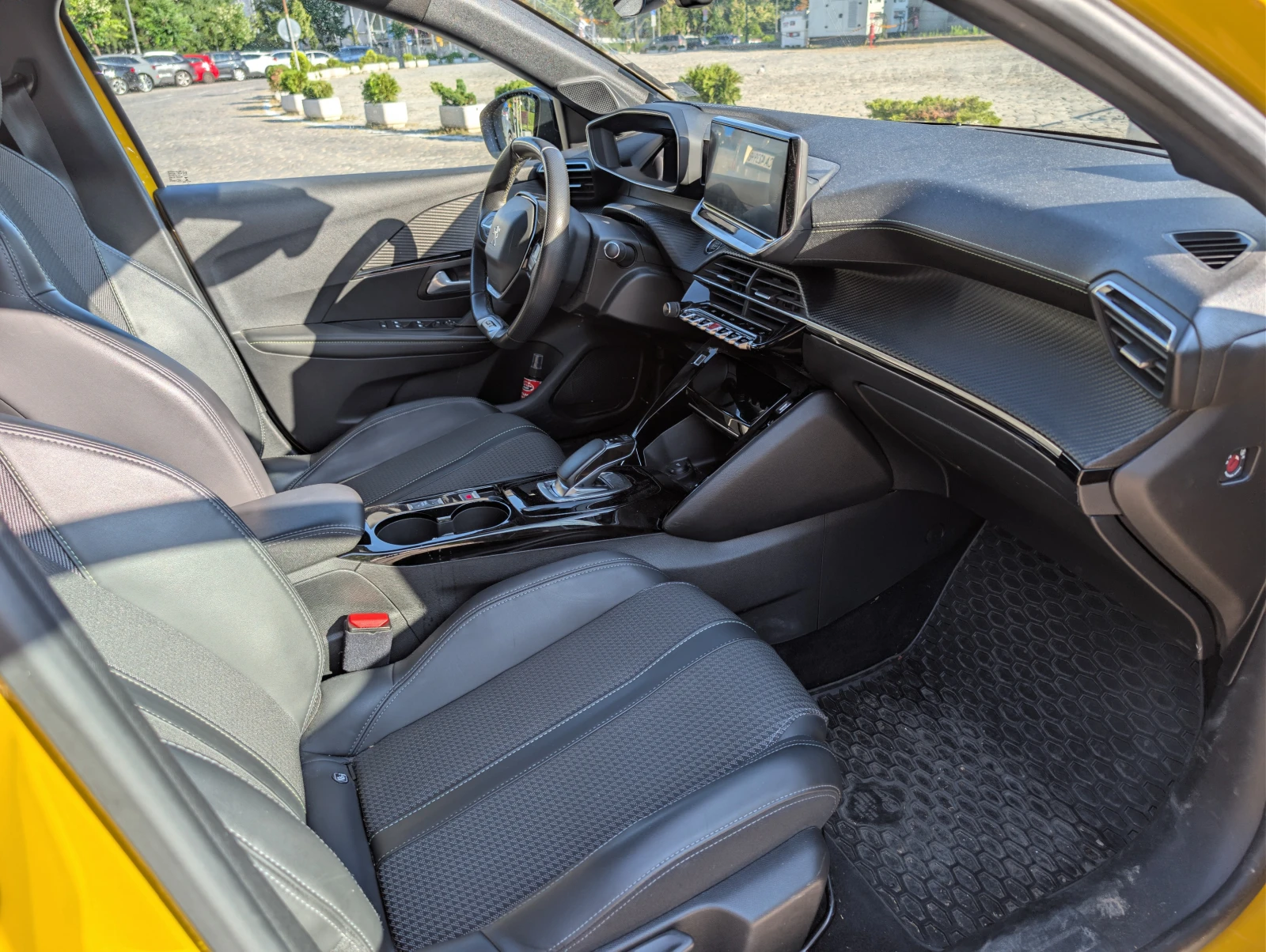 Peugeot 208 GT, снимка 9 - Автомобили и джипове - 55616383