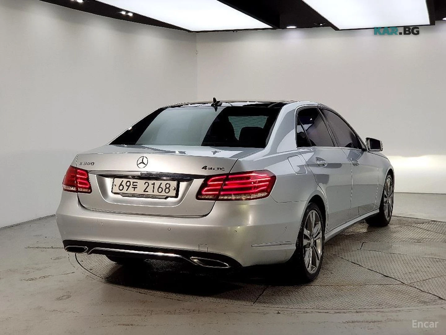 Mercedes-Benz E 300 4MATIC AVANGARDE* КОЖА* НАВИ* ПАНО* КАМЕРА, снимка 4 - Автомобили и джипове - 56021457