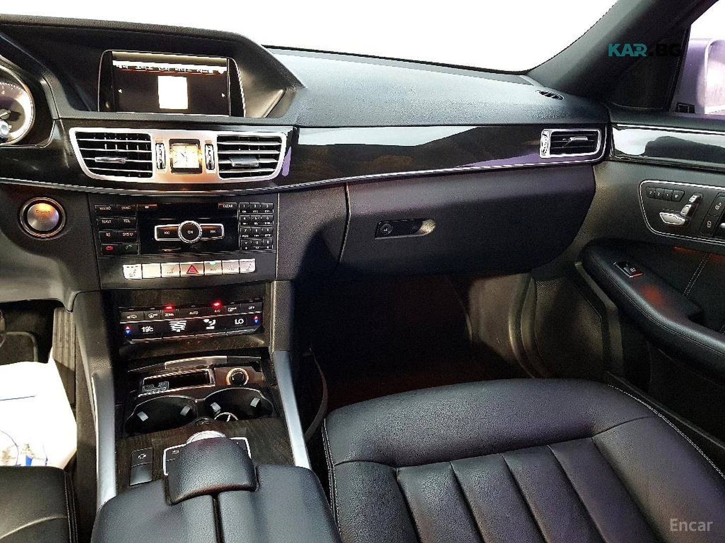 Mercedes-Benz E 300 4MATIC AVANGARDE* КОЖА* НАВИ* ПАНО* КАМЕРА, снимка 9 - Автомобили и джипове - 56021457